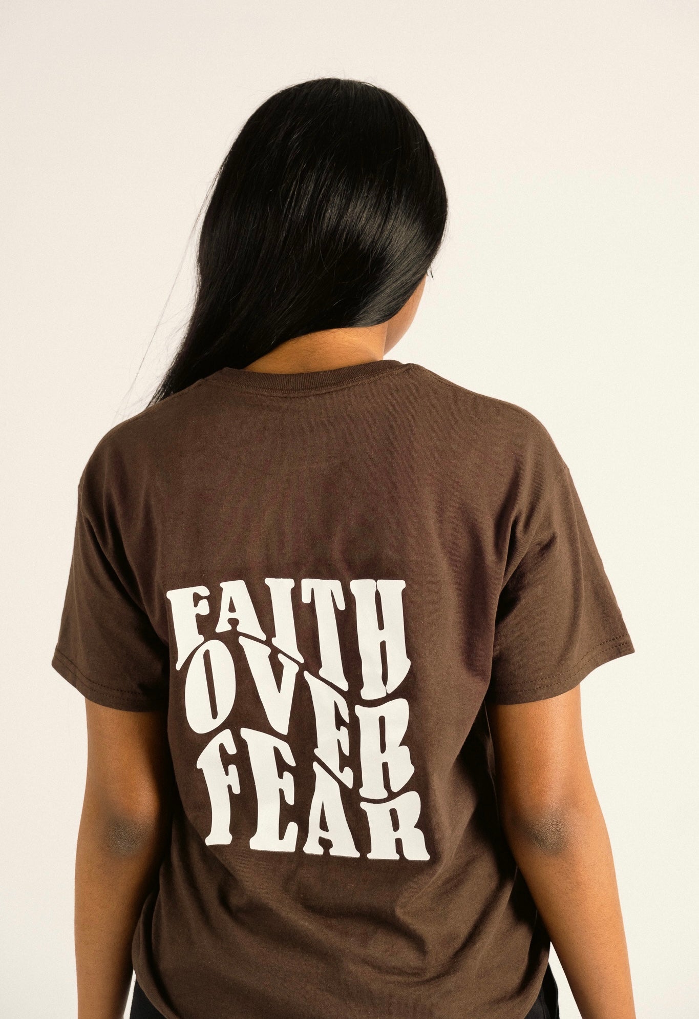 FAITH OVER FEAR TEE | CHOCOLATE / WHITE