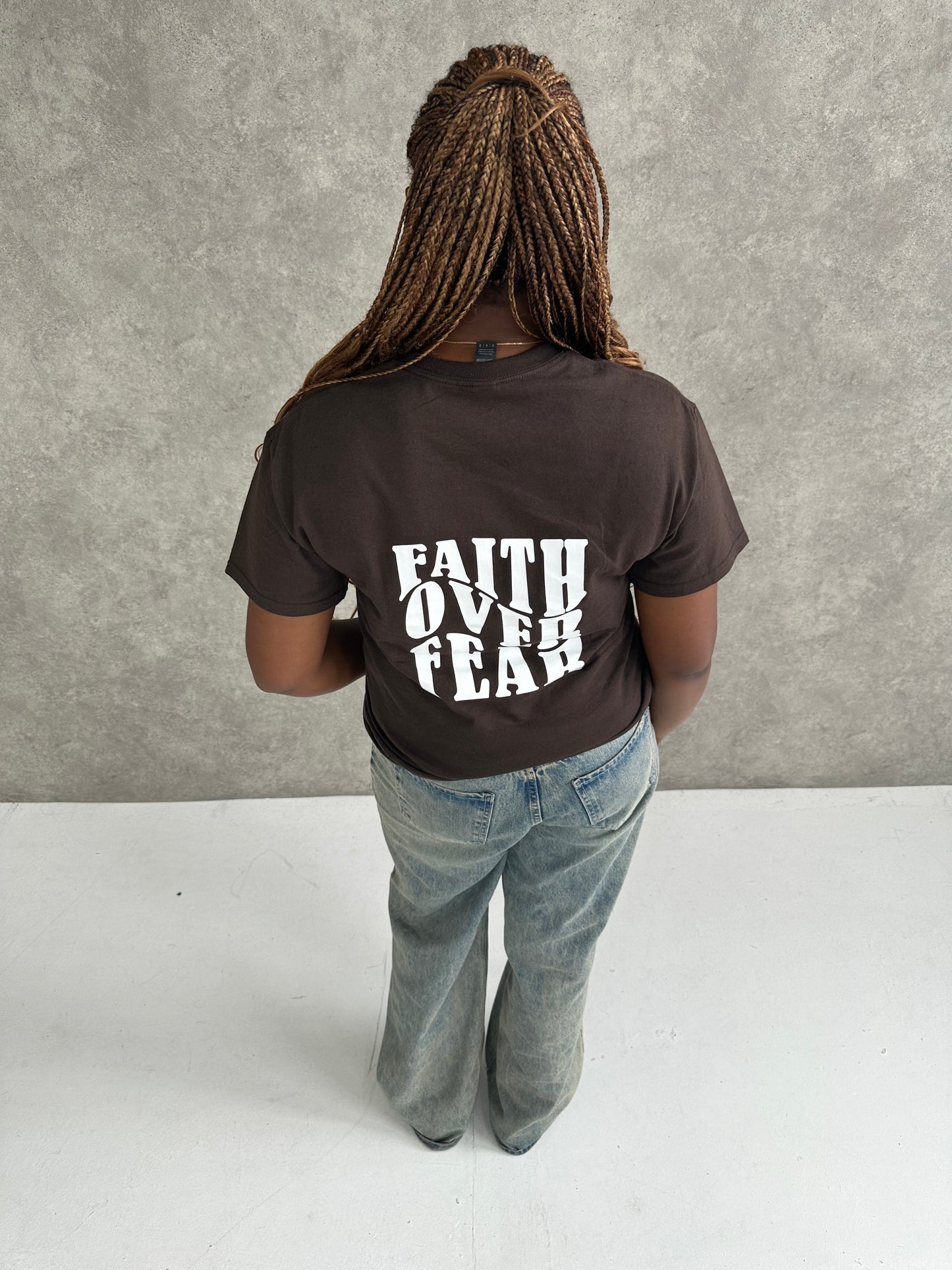 FAITH OVER FEAR TEE | CHOCOLATE / WHITE