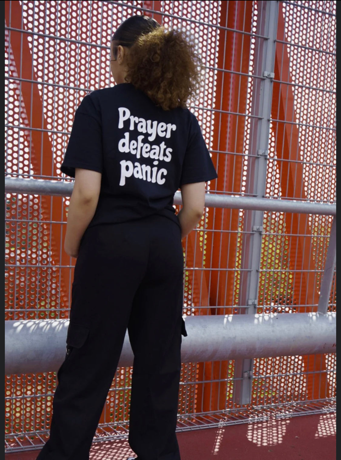 PRAYER DEFEATS PANIC TEE | BLACK / WHITE